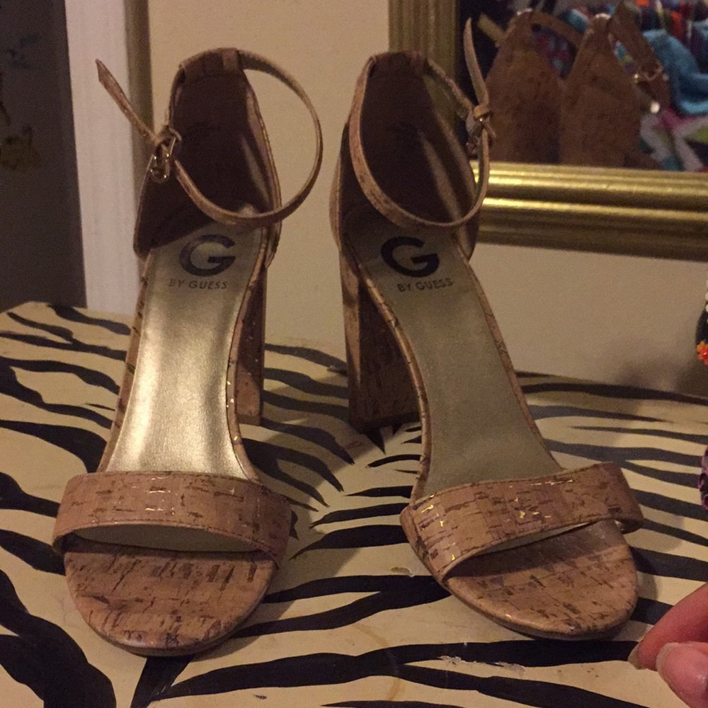 Guess wooden print heels